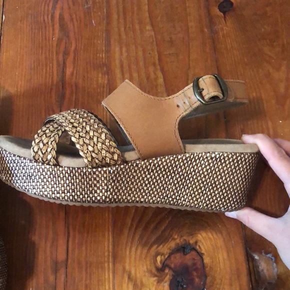 Volatile Wedges - Picture 2 of 5